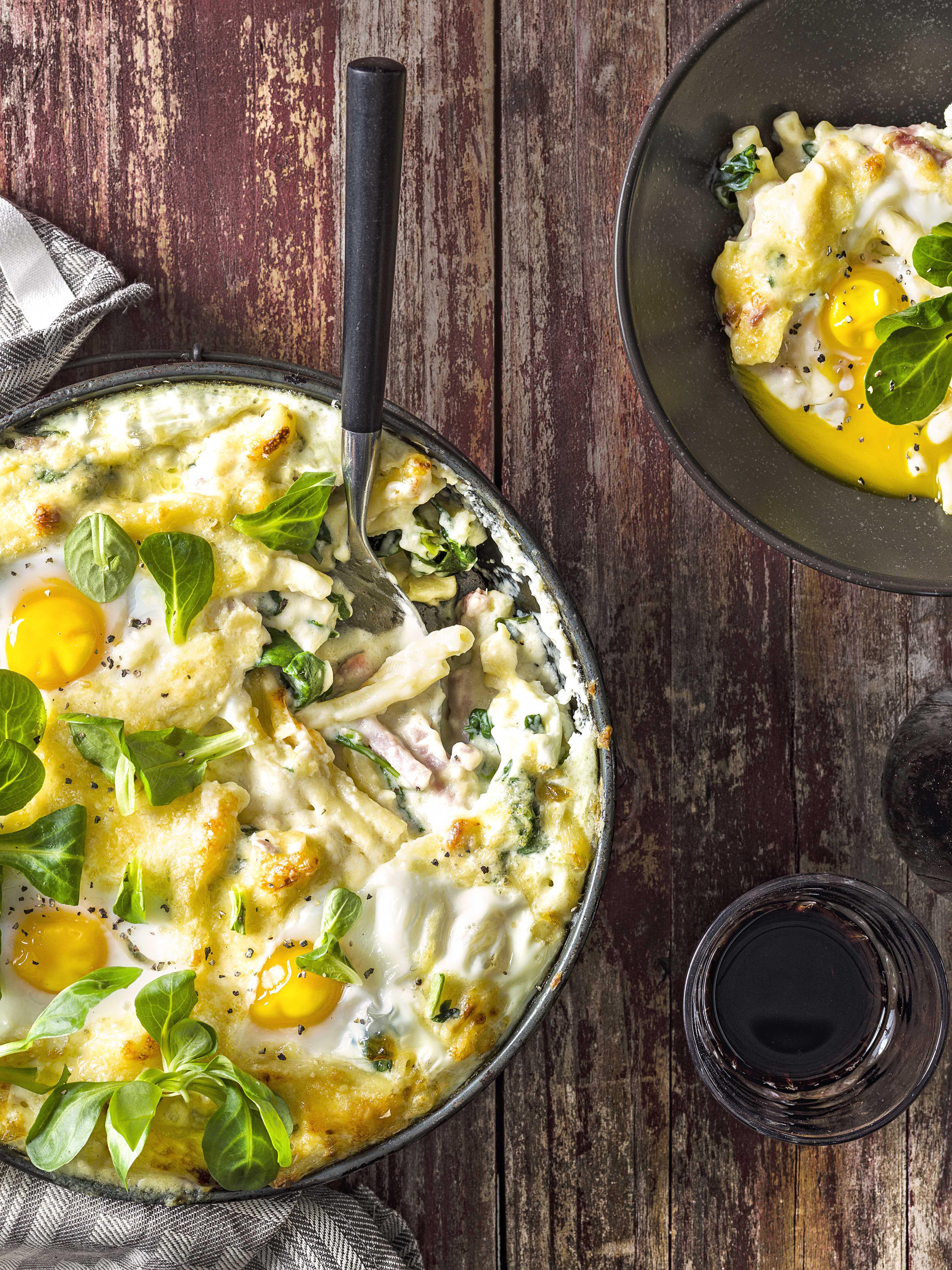 Macaroni met Oud Brugge, ei, ham en veldsla